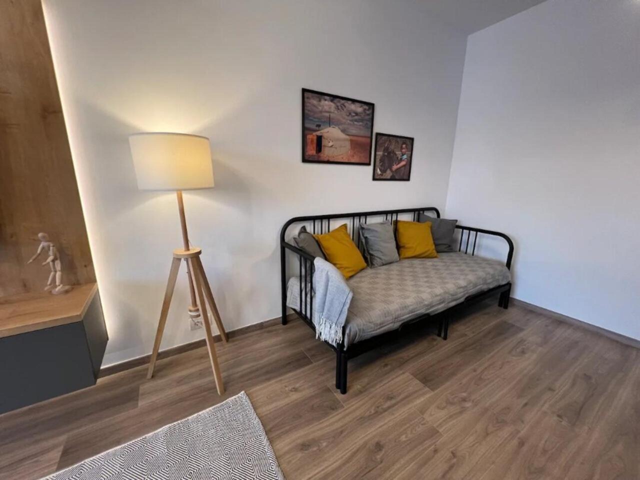 High-Rise Luxury Apartment With Free Parking Бухарест Экстерьер фото