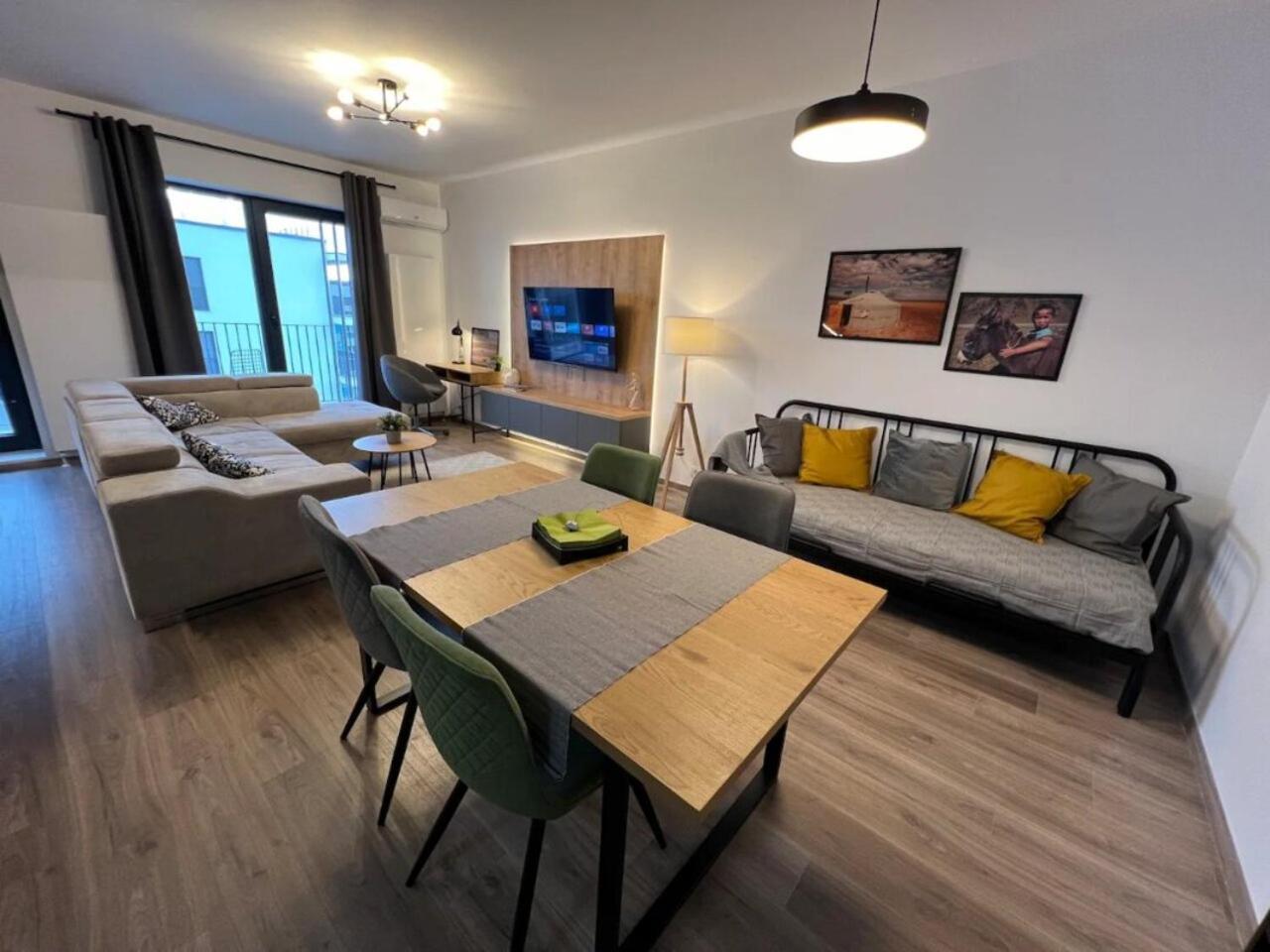 High-Rise Luxury Apartment With Free Parking Бухарест Экстерьер фото